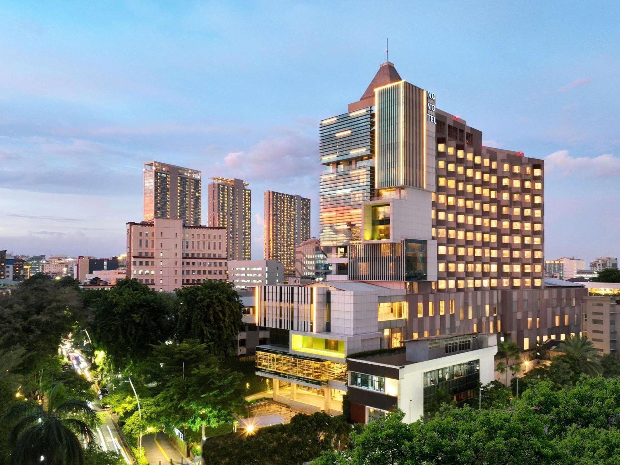 Novotel Jakarta Cikini Exterior foto
